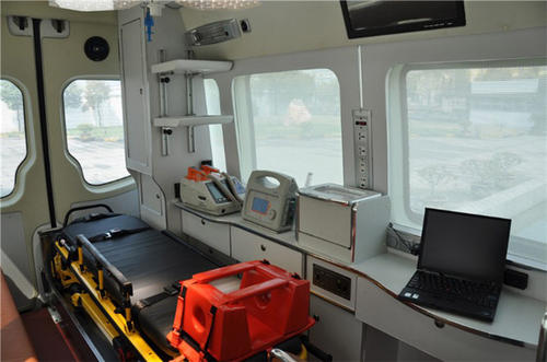 乐至县救护车内部